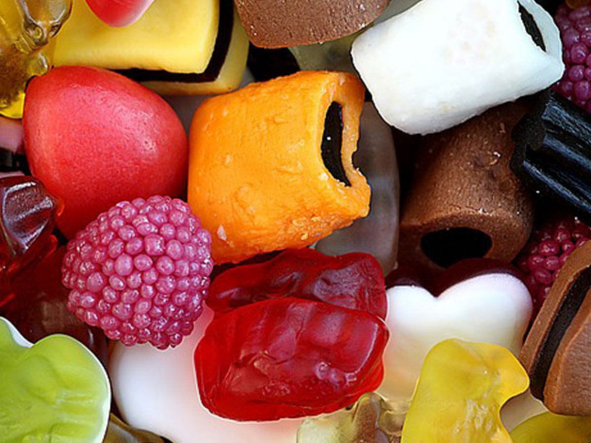 Красивые сладости. Конфеты на тарелке. Different sweets. Сладости конфеты. Детский сладости.