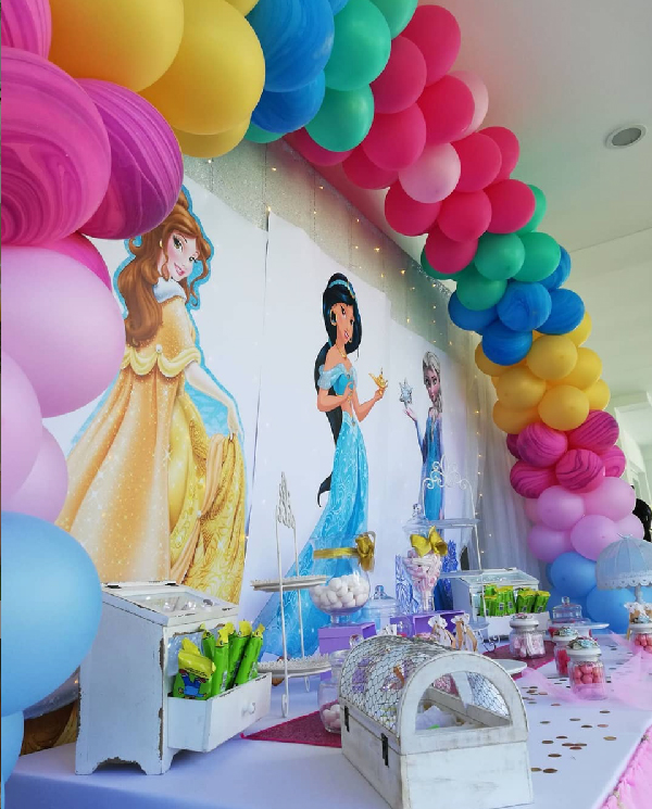decoraciones con globos de colores