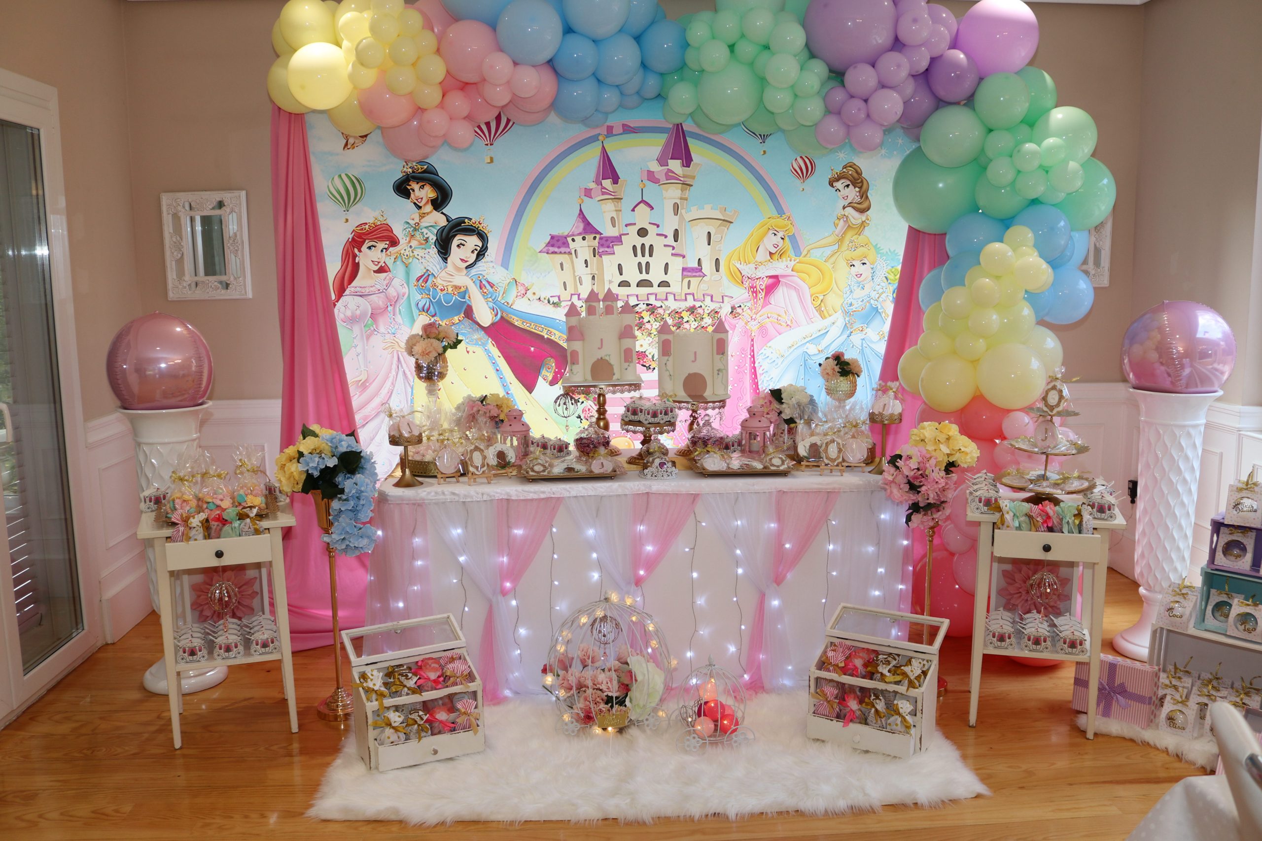 Venta anticipada preparar pastel Un cumpleaños de princesas: original, diferente… ¡y por partida doble!