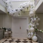 Una boda elegante y actual: ¿has pensado en una decoración con globos?